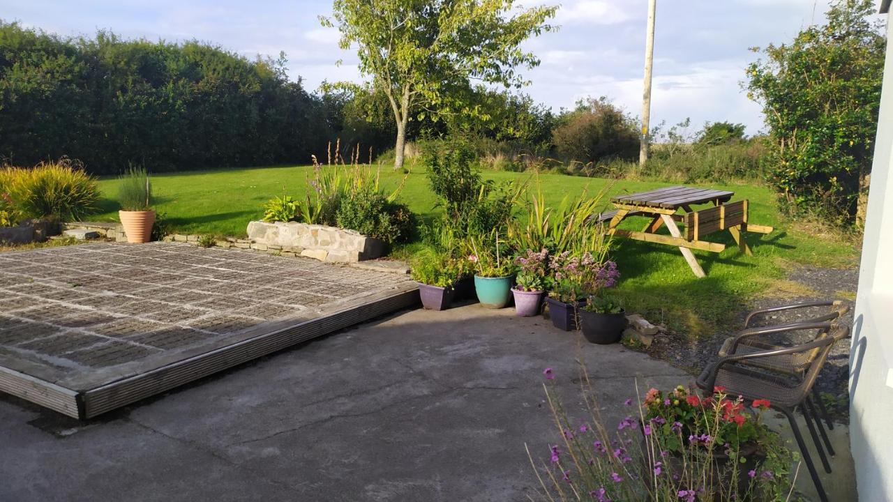 Lovely Cosy Cottage Close To Atlantic Beaches Dromore West Exterior foto